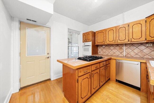 Foto del edificio - 2911 W Belden Ave