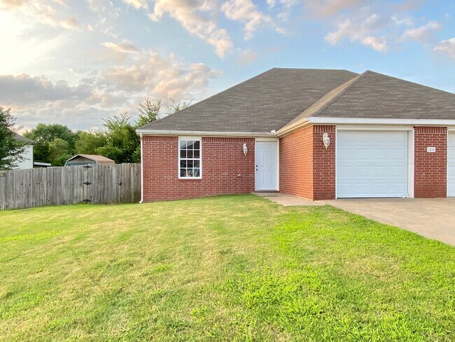 Foto del edificio - 1590 Tucson Loop (Side B)