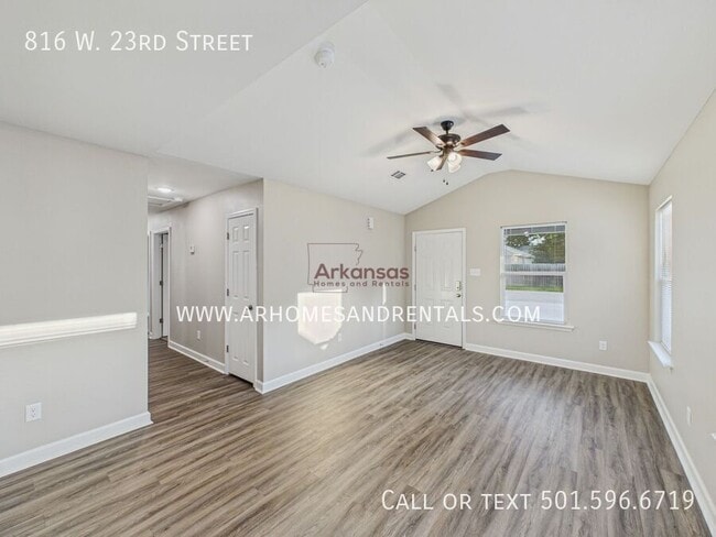 Building Photo - 816 W 23rd St