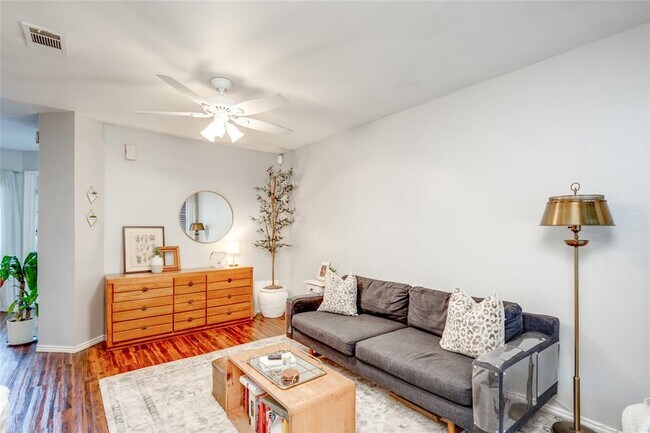 Foto del edificio - 1730 Timber Ridge Rd