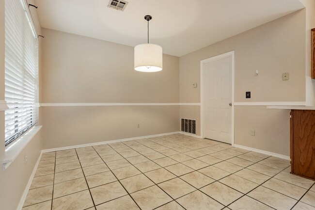 Building Photo - 3 br, 2 bath House - 1705 Dena Dr
