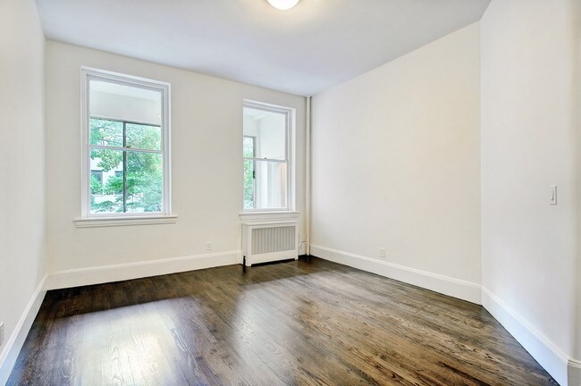 Building Photo - 144 Waverly Pl