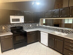 Building Photo - 6507 Bridgegate Dr
