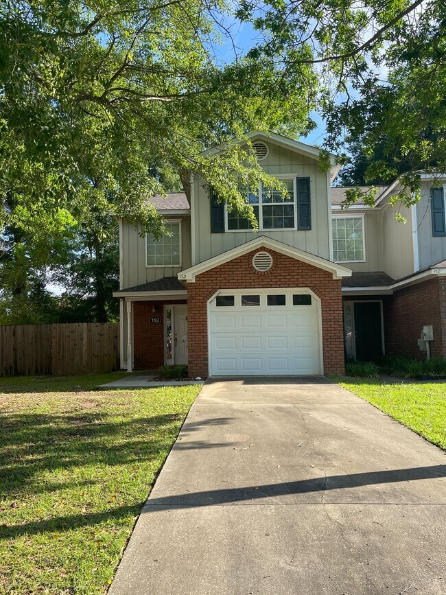 Building Photo - Candle Brook Duplex