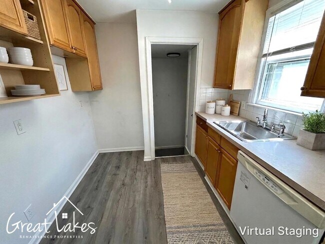 Building Photo - Stunning 3 Bedroom 1 Bathroom now available for rent