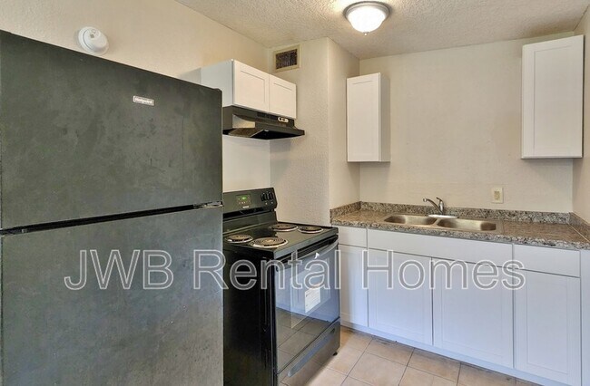 Foto del edificio - 4225 Homer Rd N