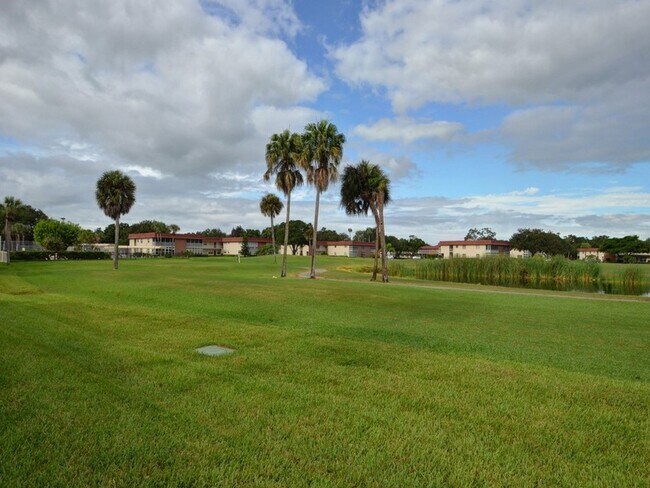 Foto del edificio - 8 Vista Palm Ln