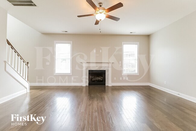 Foto del edificio - 157 Hawkesburg Dr