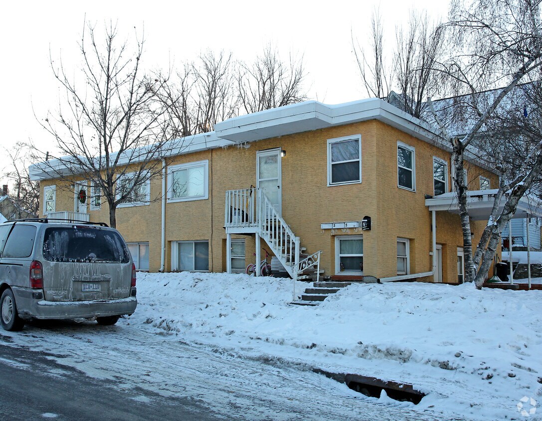 Foto del edificio - 654 Stryker Ave