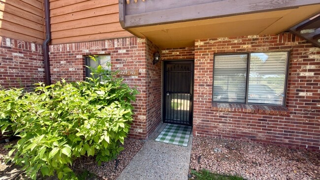 Building Photo - 2225 S Buckley Rd