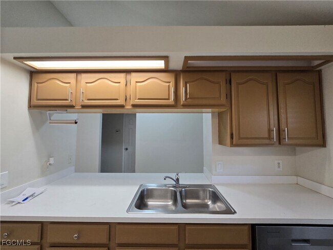 Foto del edificio - 4815 Triton Ct E