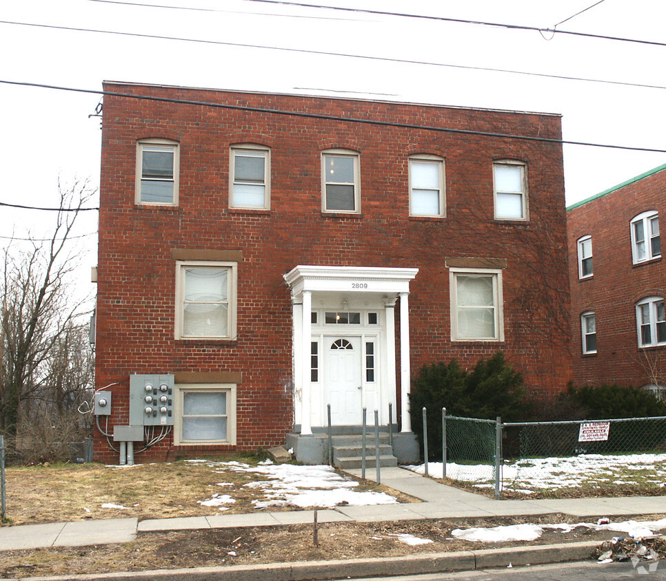 Building Photo - 2809 Jasper St SE