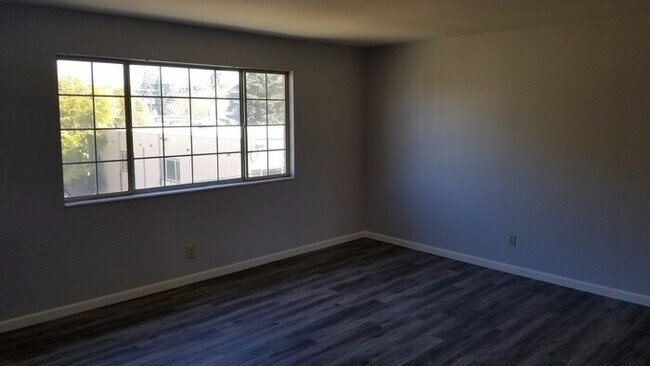 Foto del edificio - Completely remodeled unit close to downtown and the river!!