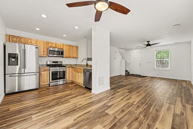 Foto del edificio - Live in the Heart of Thornton— Comfort, Convenience, and Community