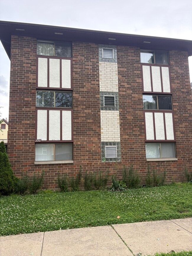Building Photo - 1030 Dunlop Ave