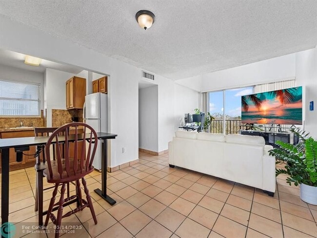 Building Photo - 310 Fontainebleau Blvd