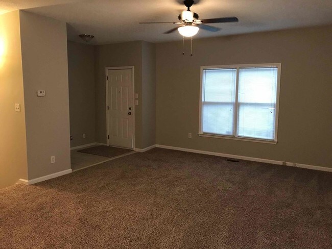 Building Photo - 5415 Twin Lakes Dr