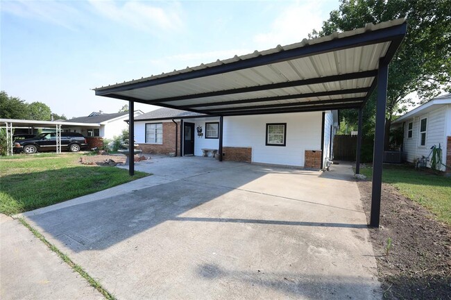 Building Photo - 3110 Hays St