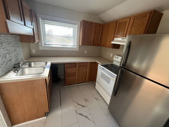 Foto del edificio - 526 E Eighth Street