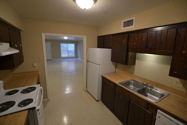 Foto del edificio - 2 bedroom, 2 bath apartments in Sherwood F...