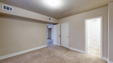 Interior Photo - Presidential Greens