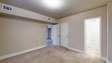 Interior Photo - Presidential Greens
