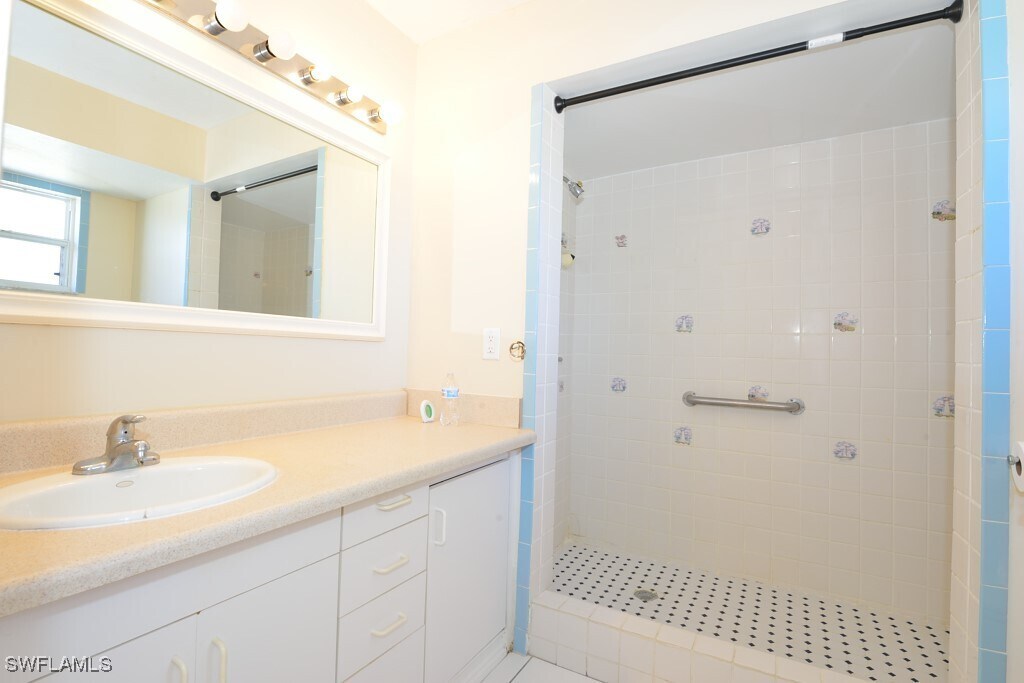 Building Photo - 1579 25th St SW