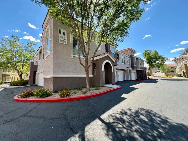 Building Photo - COMING SOON! UPGRADED 1BD/1BA GATED CONDO ...