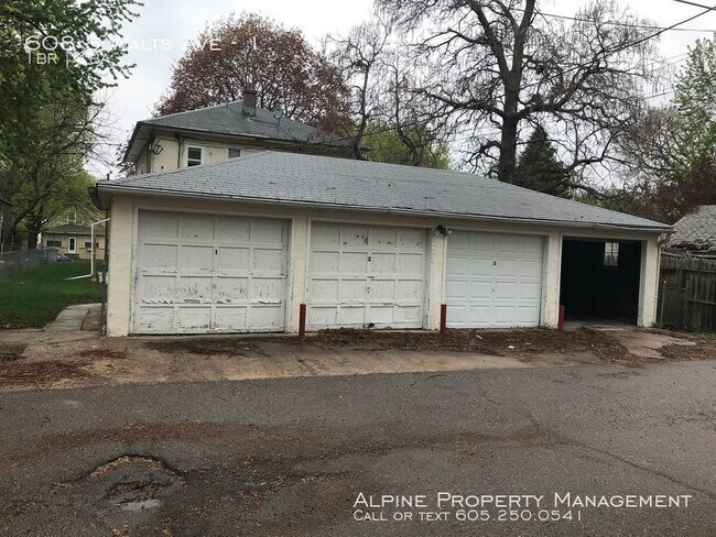 Foto del edificio - 608 S Walts Ave