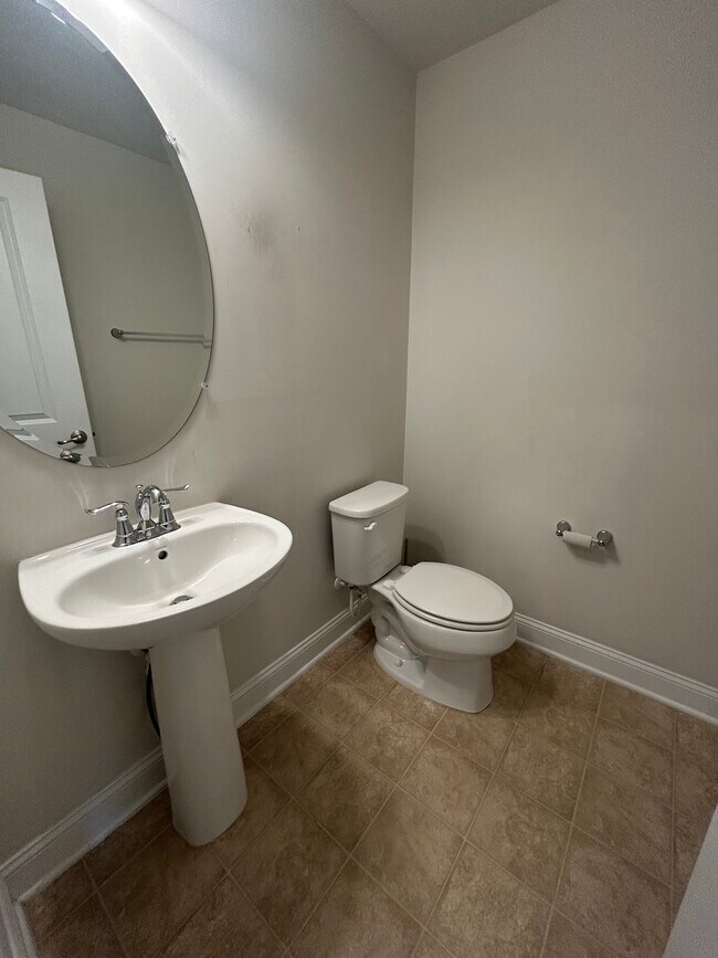 Foto del edificio - 1134 Beechfern Cir