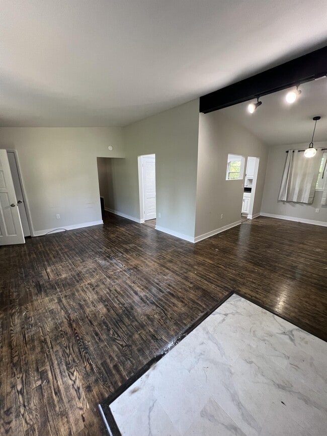 Building Photo - 409 8th St