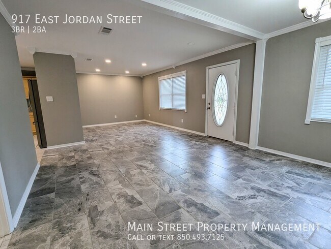 Foto del edificio - 917 E Jordan St