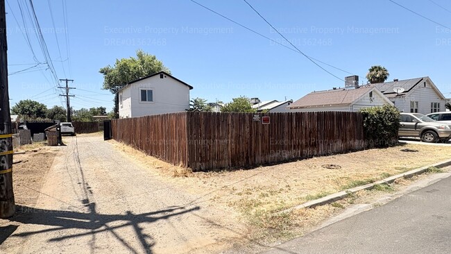 Building Photo - 303 El Tejon Ave
