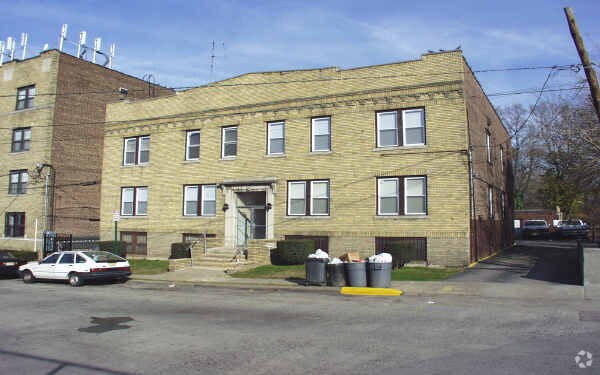 Primary Photo - 21 Yale Ave