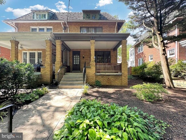 Building Photo - 3822 Veazey St NW
