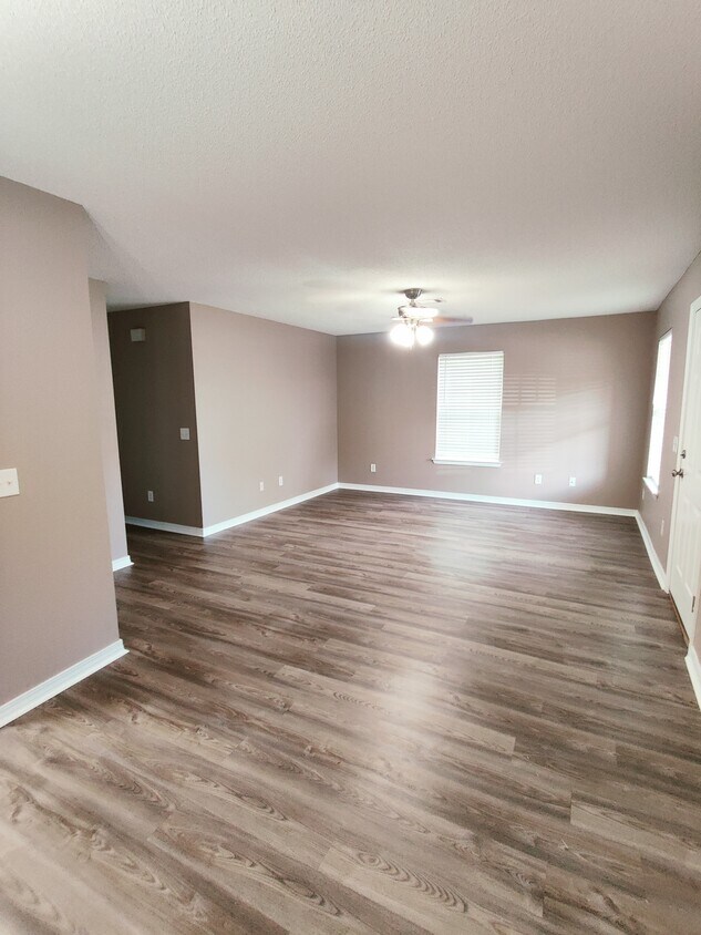 VIVIENDO - 1177 Bloodworth Ln