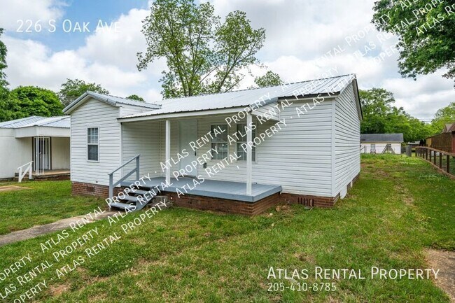 Building Photo - 226 S Oak Ave
