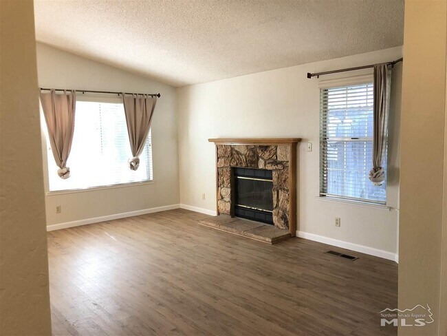 Building Photo - 6266 Chesterfield Ln