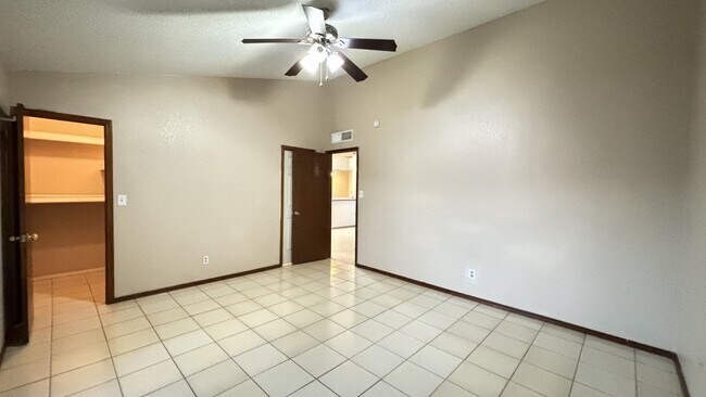 Foto del edificio - 10960 Delafield Dr