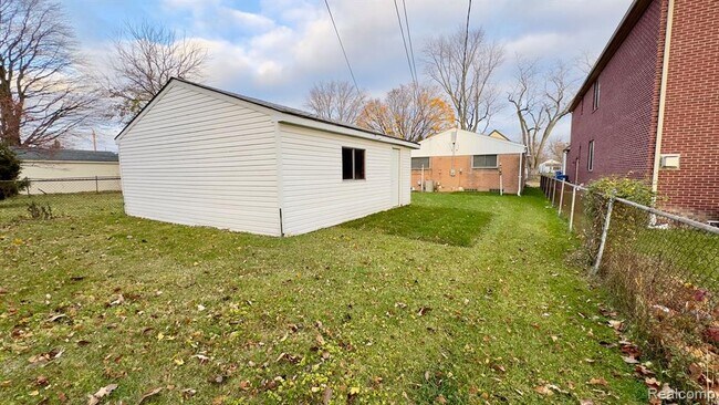 Building Photo - 6181 Highview St