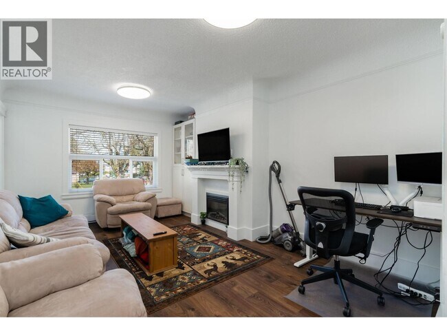 Photo du bâtiment - 28XX W 6th Ave