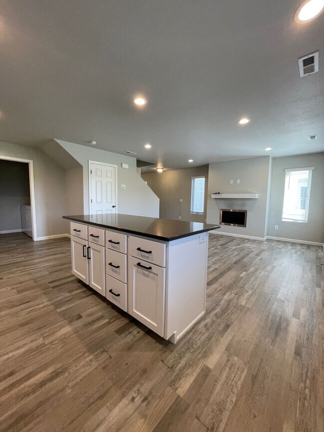 Foto del edificio - Exquisite 3-Bedroom Home with Modern Elega...