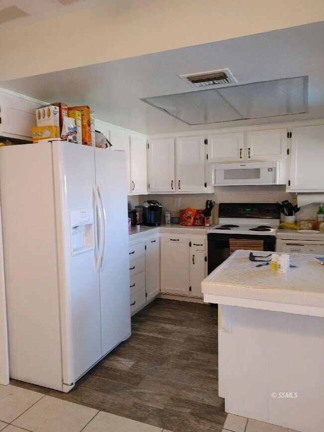 Building Photo - 112 Rawhide Ln