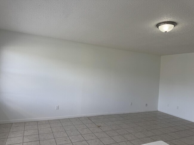 Foto del edificio - 710 NW Airoso Blvd