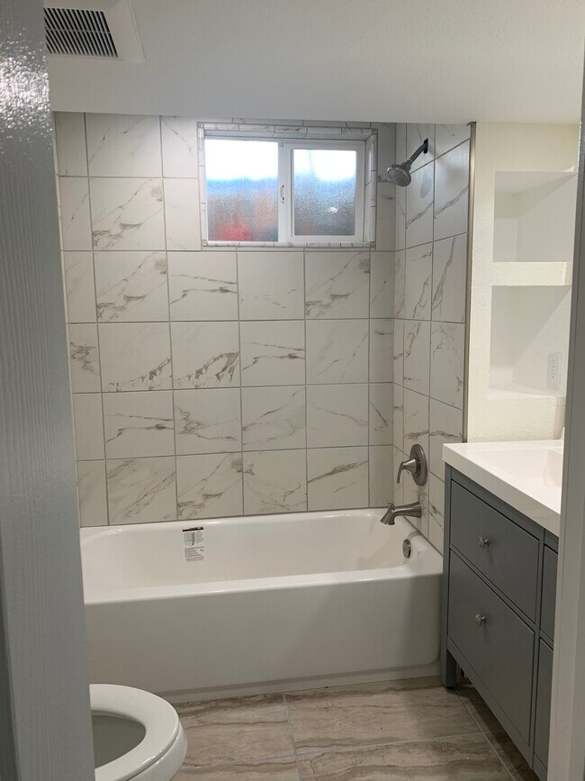 Shower Tub - 1851 Jolene Dr