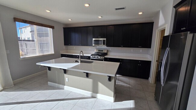 Foto del edificio - Beautiful two story Spanish springs home