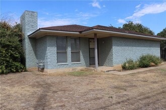 Building Photo - 1214 Leander Rd