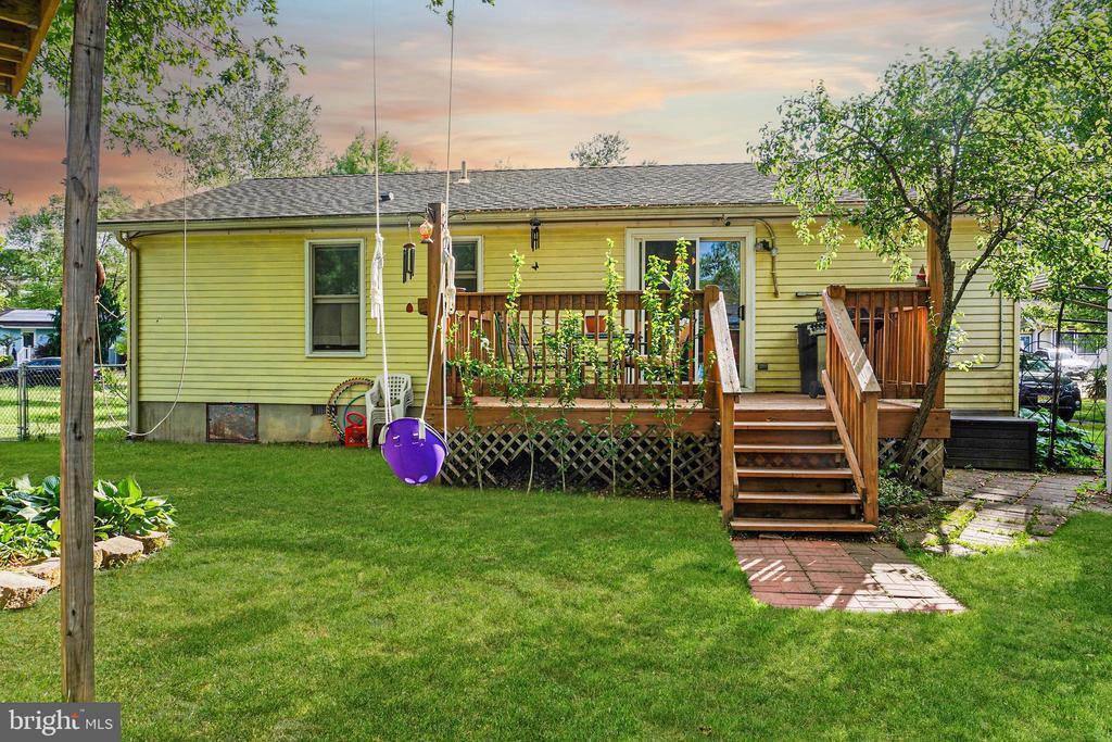 Primary Photo - 5913 Vine Dr