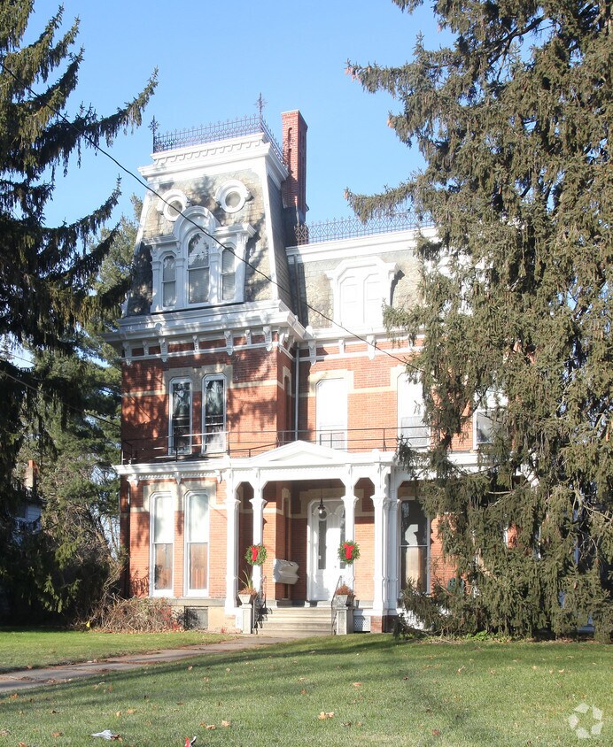 Primary Photo - 231 Albany Ave