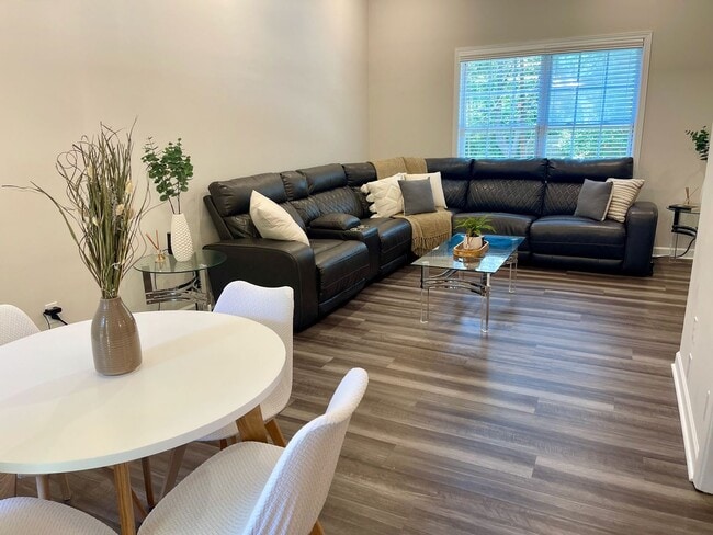 Building Photo - Home Sweet Harwell Home is Move In Ready!!